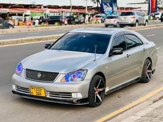 A picture of TOYOTA CROWN ATHELETH