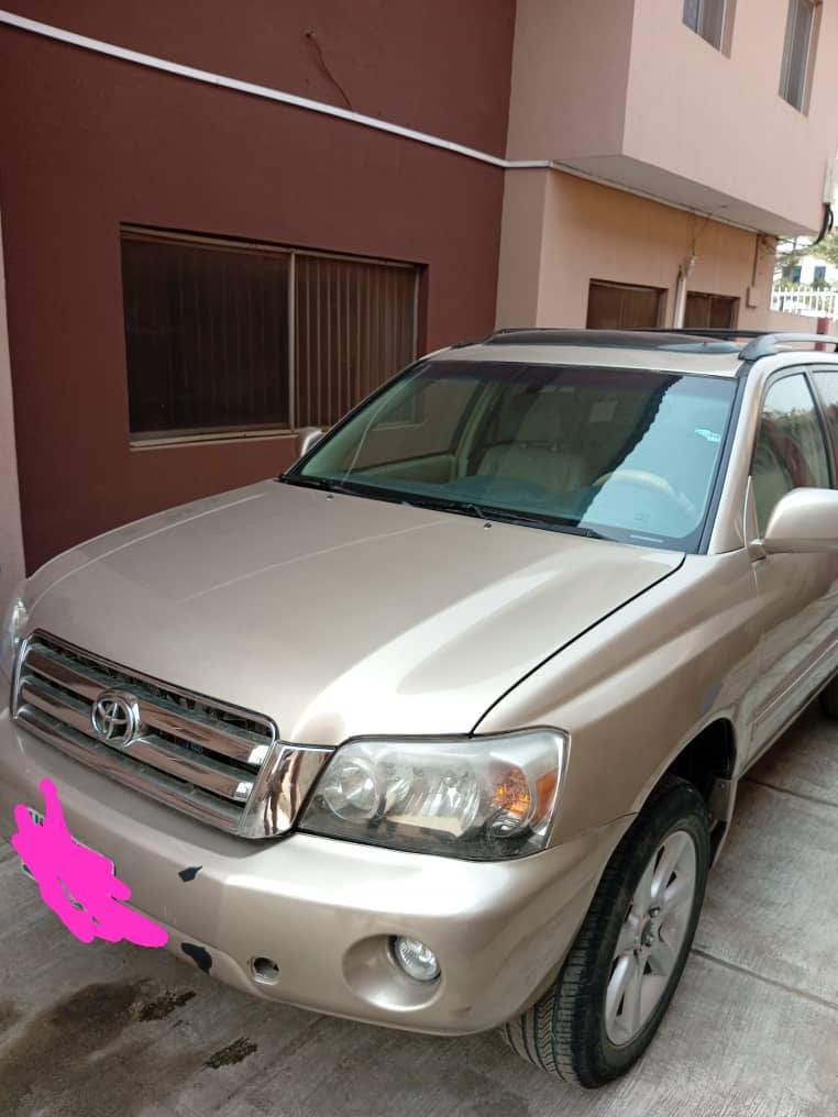 A picture of 2003 04 Toyota Highlander registered 08082389022