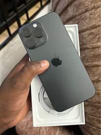 A picture of Iphone 15 pro max 256