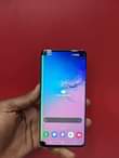 A picture of samsung S10 with green line at 380k call on 0753430863