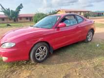 A picture of Hyundai tiburon 2000 model