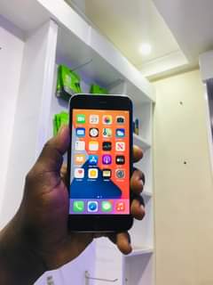 A picture of IPhone 6s plain