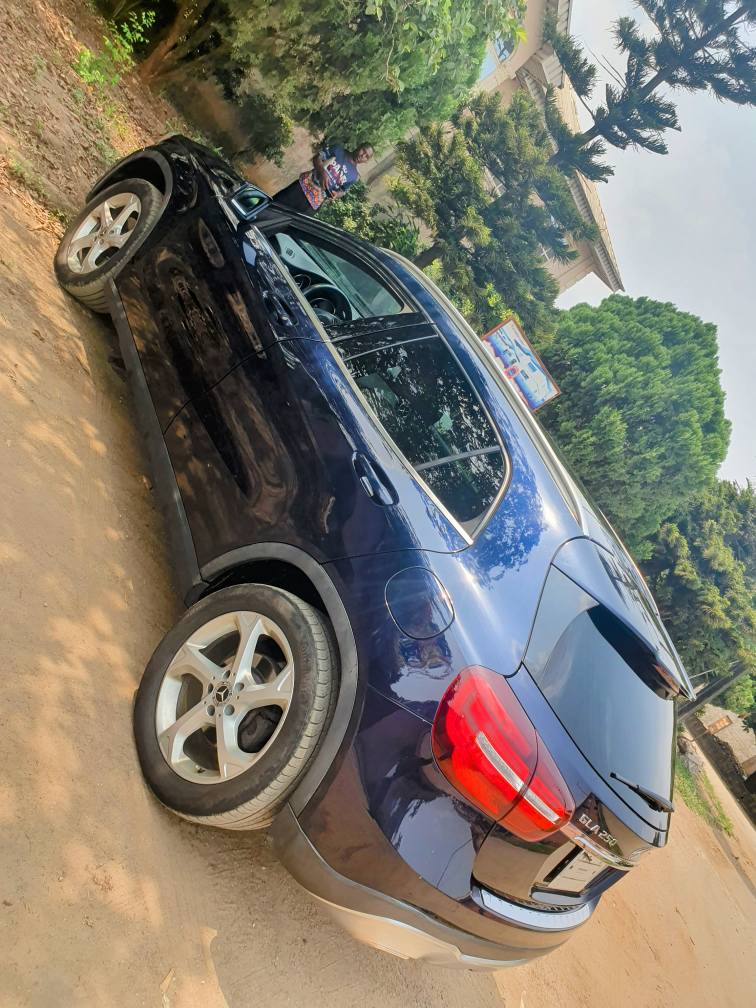 A picture of FOREIGN USED 2018 MERCEDES BENZ GLA250 SUPER CLEAN