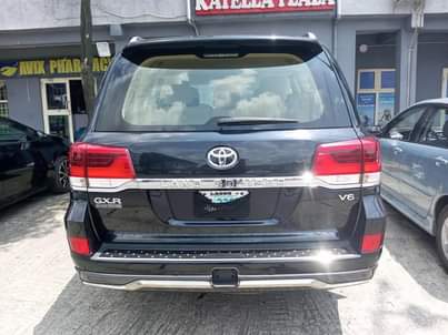 A picture of Toyota Land Cruiser Prado 2019