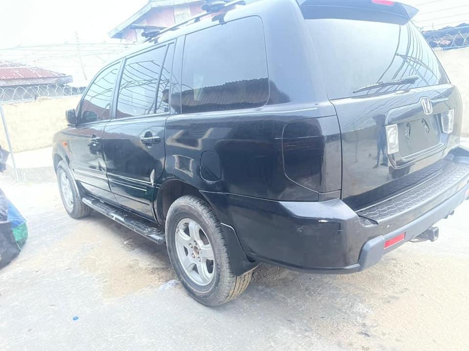A picture of Fastest finger Honda pilot 6 with 3 sitter roll everything