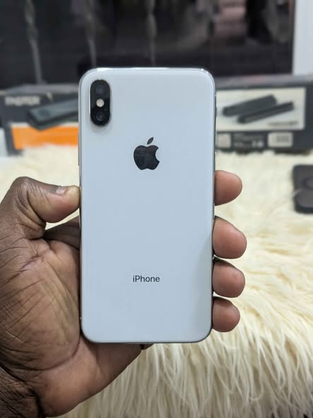 A picture of I phone x Gb 64