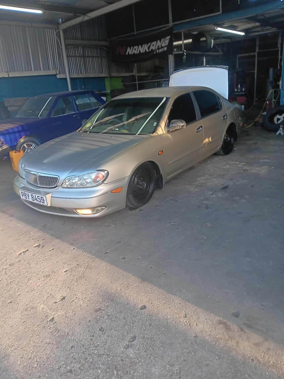 nissan a33