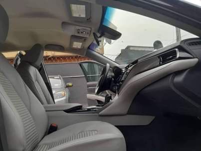 A picture of 2020 Toyota Camry SE 10000
