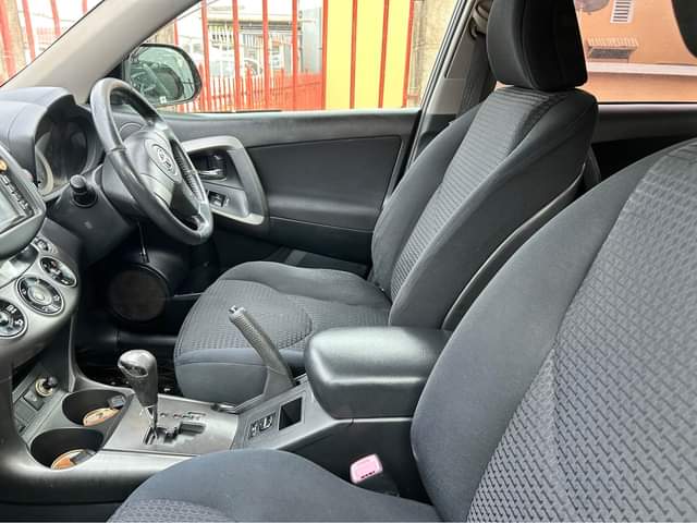 A picture of  38M Toyota vanguard model 2008