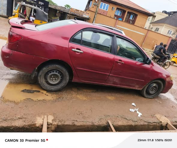 A picture of Toyota Corolla 04