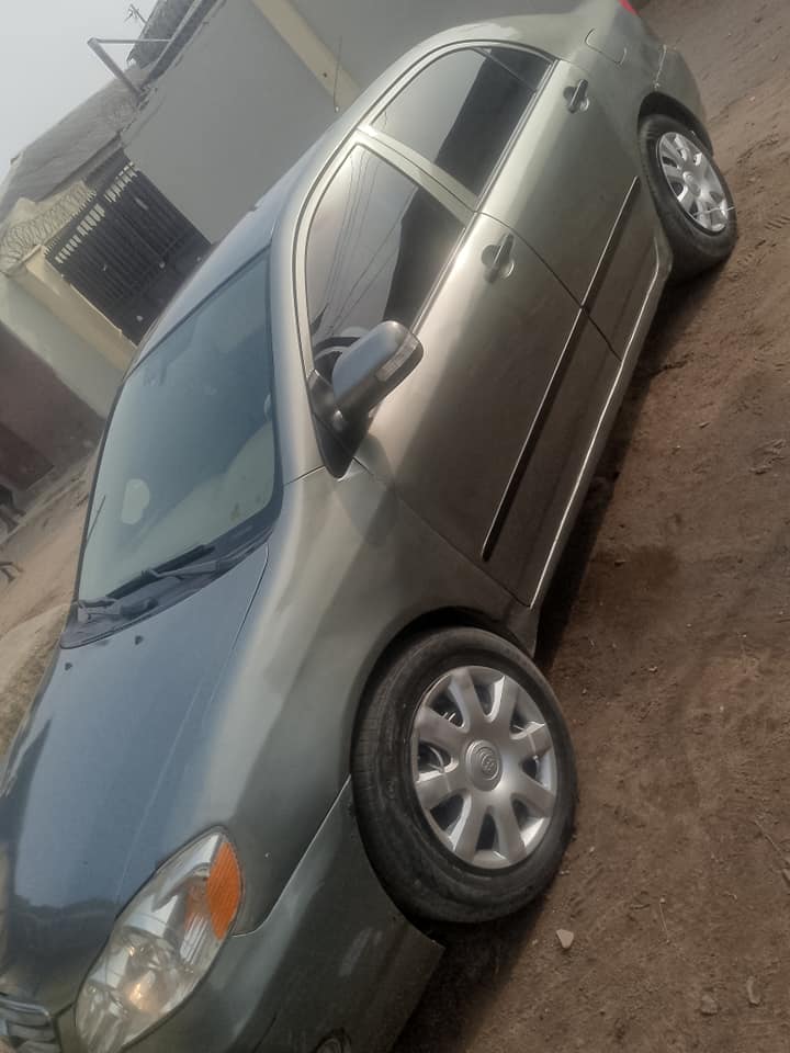 A picture of Toyota Corolla 04