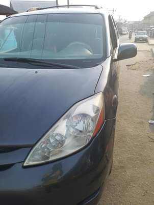 A picture of 2006 Sienna