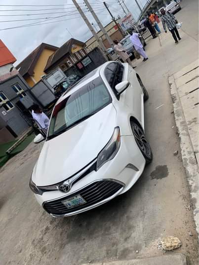 A picture of 2013 TOYOTA AVALON