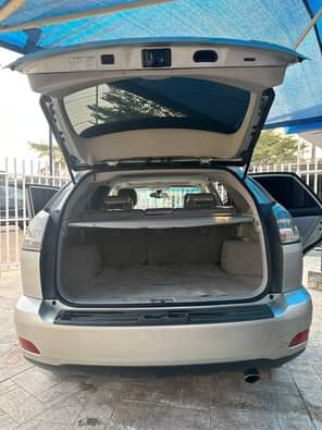 A picture of 101 PURE FIRST BODY 2005 RX330 FULLEST OPTION NO SINGLE