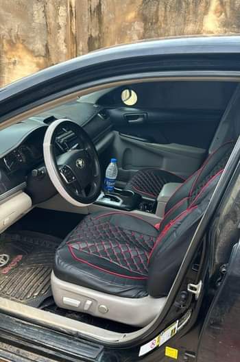A picture of Lexus es300 black