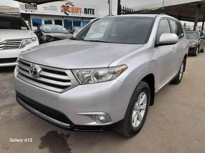 A picture of Foreign Used Toyota Highlander 2012
