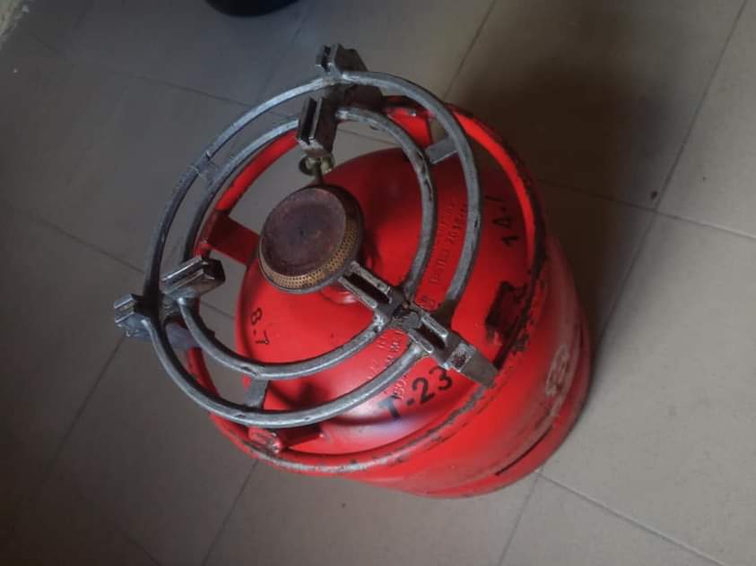 A picture of Kabati la paret na jiko la gesi