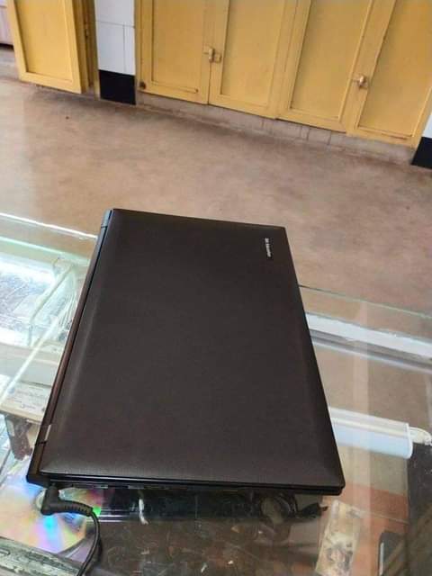 Paris E.