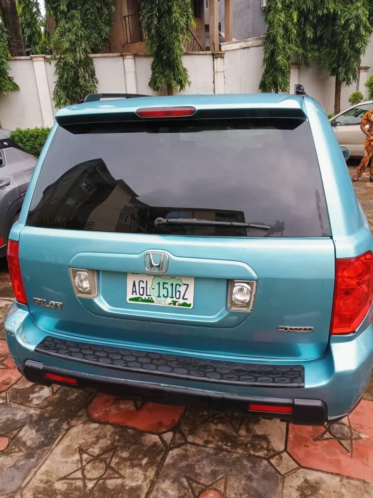 A picture of Honda pilot