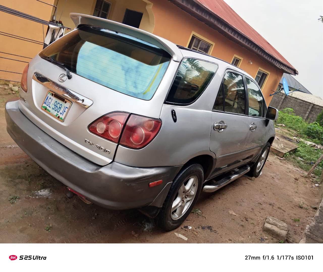 A picture of Lexus rx300
