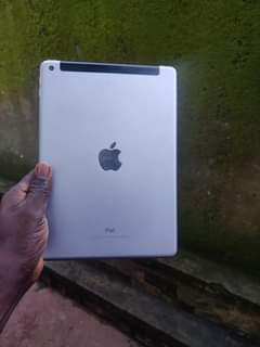 A picture of iPad 6 32gb