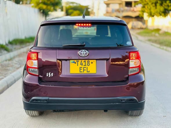 A picture of TOYOTA IST