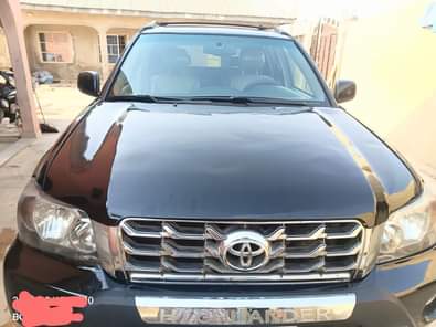 A picture of Toyota Highlander 2006 model for sale Super Clean partial first