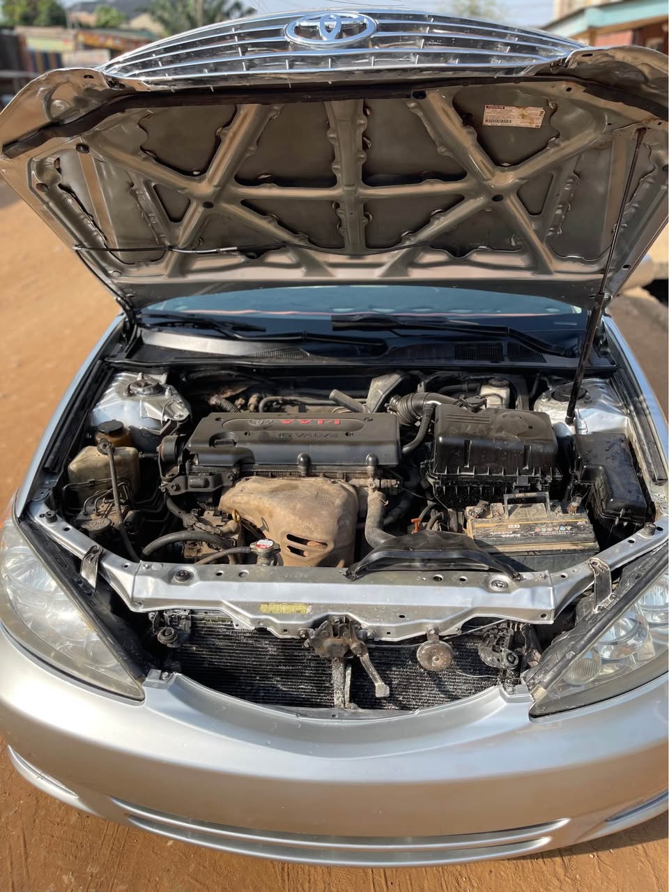 A picture of awoof Toyota Camry 2004 model engine Ac Gear
