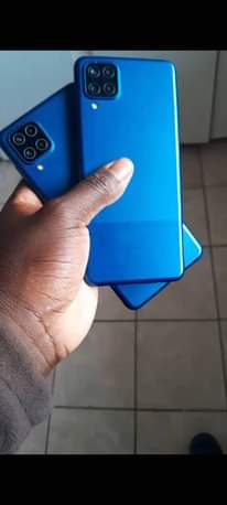 A picture of 64GB Samsung galaxy good CONDITION NO CRECK no problem
