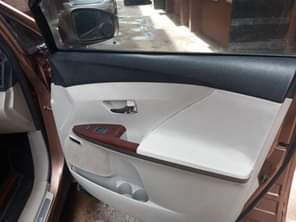 A picture of Toyota VENZA 2009 10 model Tok standard Keyless Leather seats