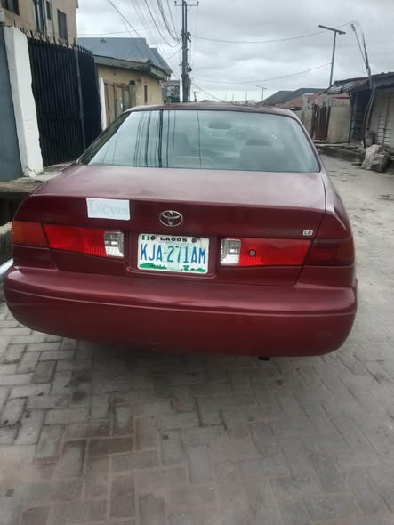 A picture of Registered Toyota Camry 2001 Droplight