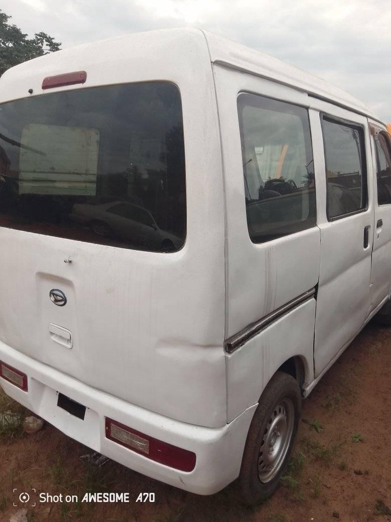 A picture of Hijet mini bus