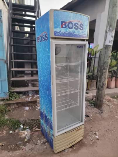 A picture of Boss friji litre 329. Bei. 650000 location Ubungo piga 0789371473