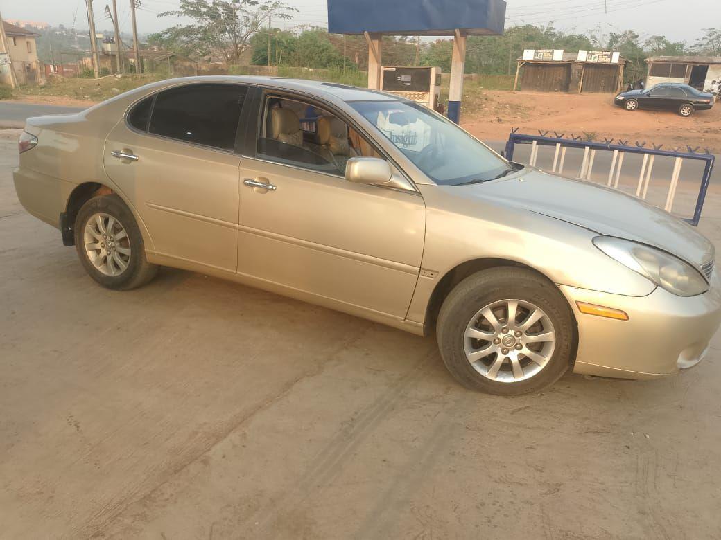 A picture of 2010 LEXUS ES 330 0916170 5987