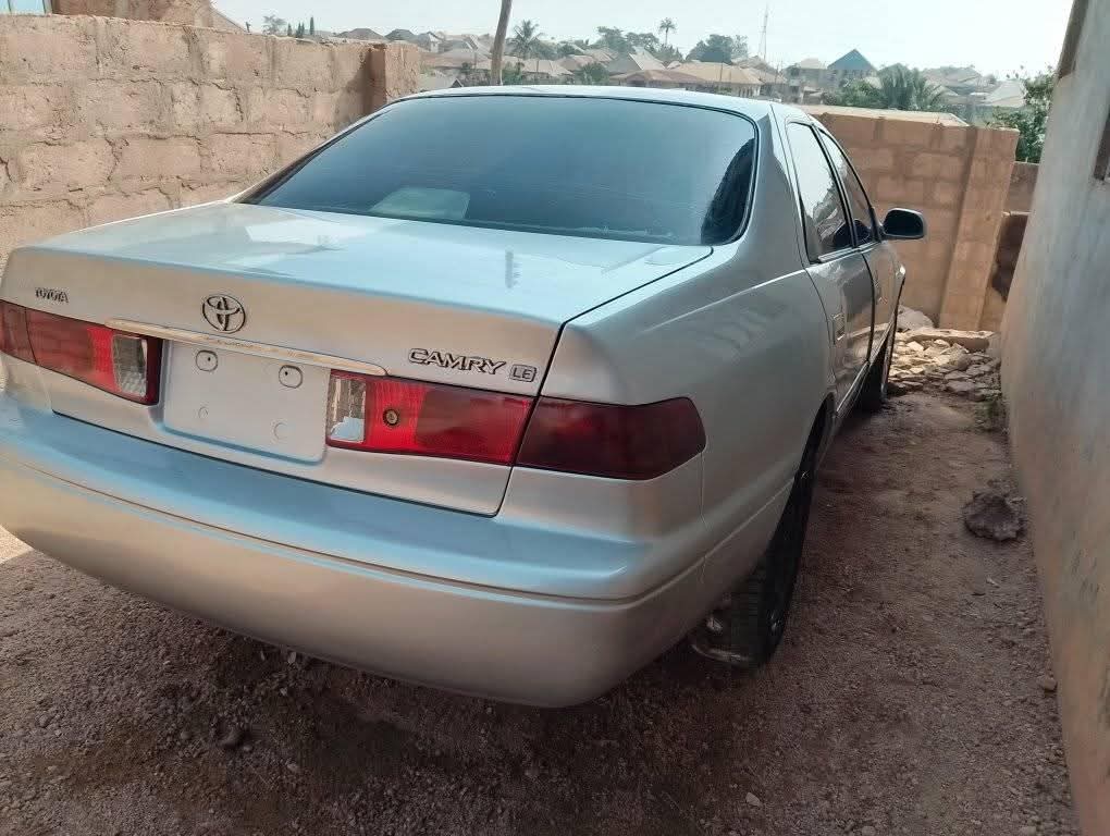 A picture of 2001 Toyota Camry envelope