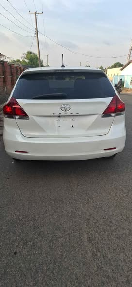 A picture of 2013 Venza