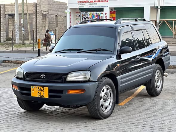 A picture of TOYOTA RAV4 OLD