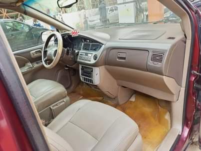 A picture of Toyota Sienna XLE 02 model