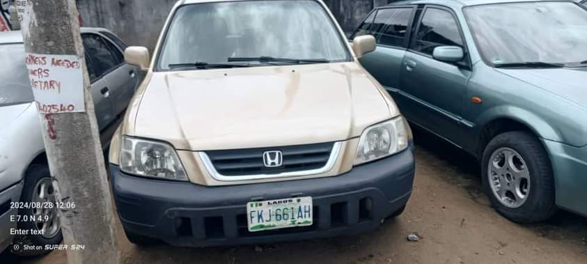 A picture of Very sweet Honda Crv Everything is super sound Only Ac