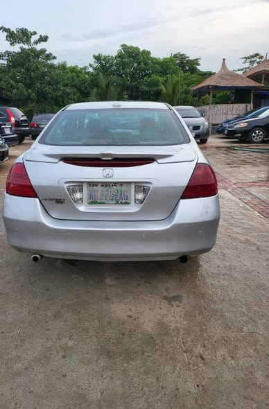 A picture of Honda CRV only ac need attention 1m location abuja only
