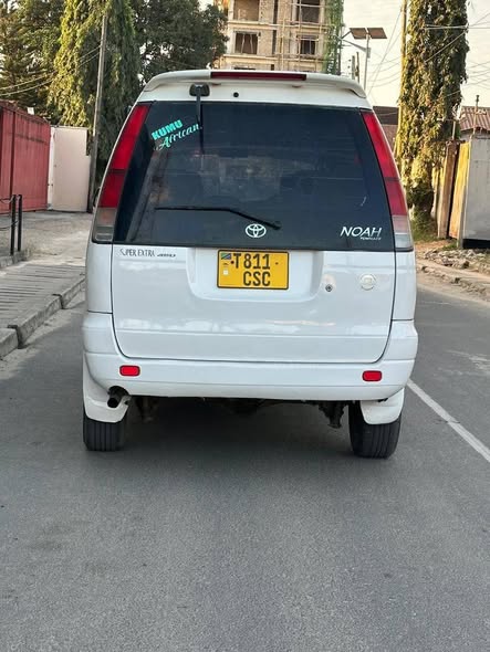 A picture of TOYOTA NOAH SR 50 CC1990 4 WHEEL DRIVE FULL AC