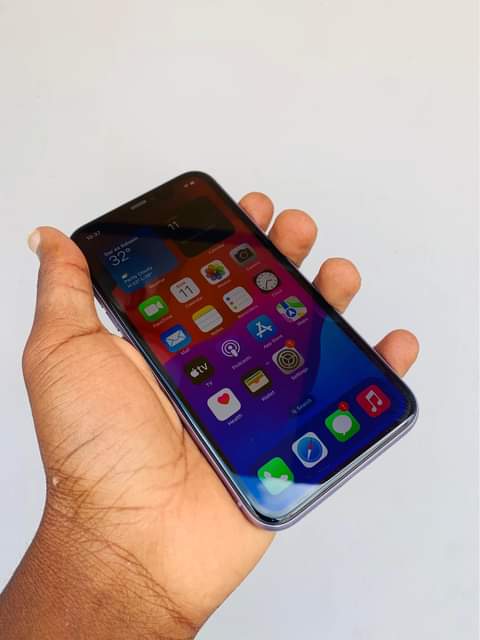 A picture of iphone 11 64gb available