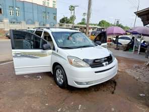 A picture of Toyota sienna 2005 up for sale and everything is working