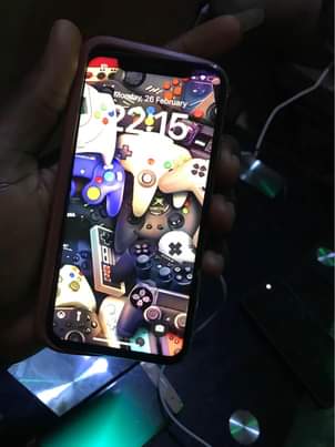 A picture of iPhone X 64gb