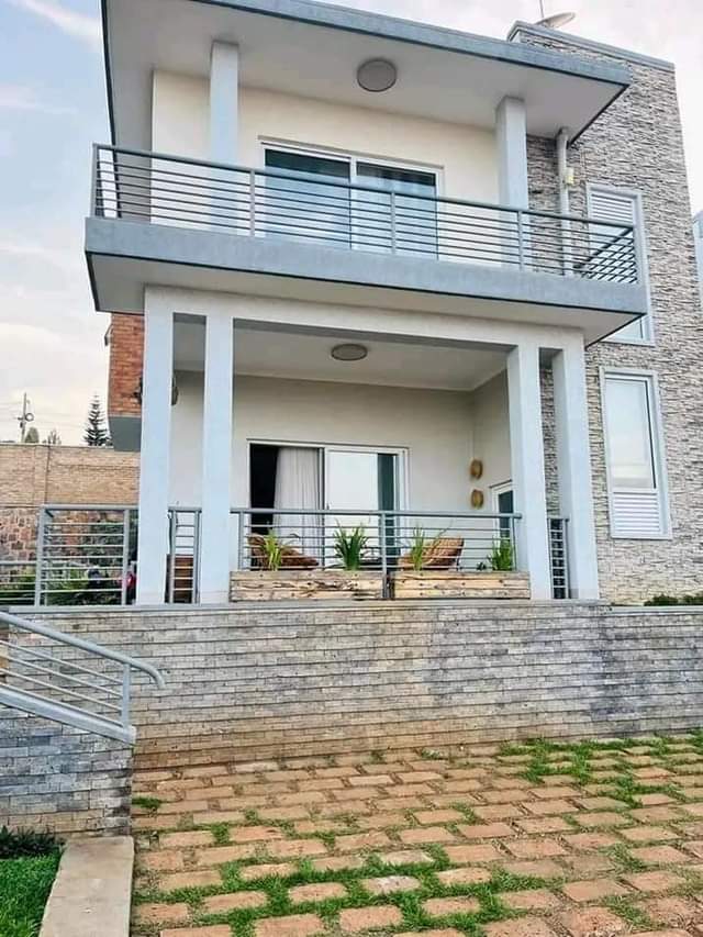 self compound houses