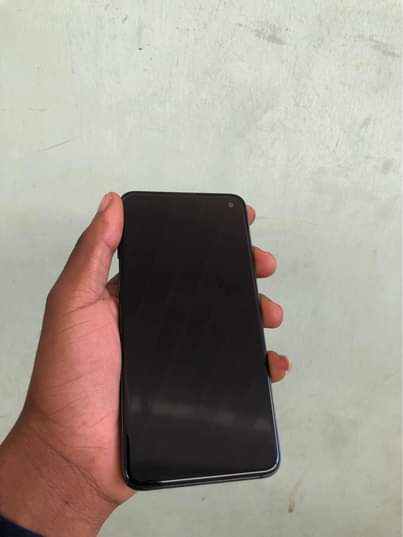 A picture of Samsung S10e
