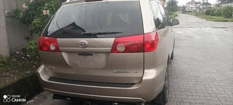 A picture of 2007 Toyota sienna