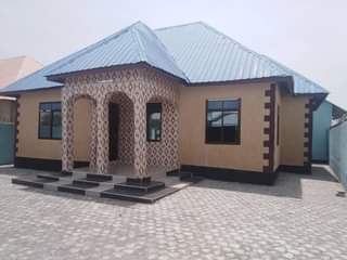 A picture of Nauza nyumba ipo shinyanga mageuz call WhatsApp 0686108116