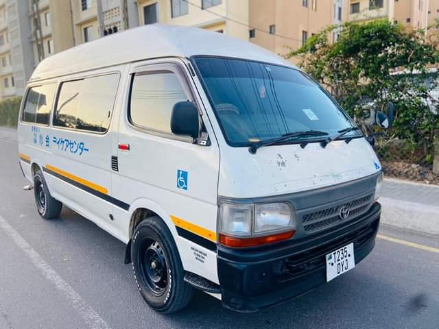 A picture of Toyota hiace dungu