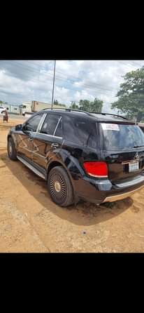 A picture of Mercedes benx ML 350 2010